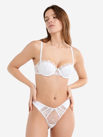 String 'Mascarade' ETAM en blanc