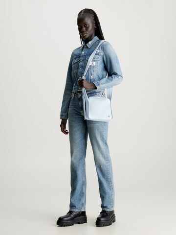 Calvin Klein Jeans Umhängetasche in Blau