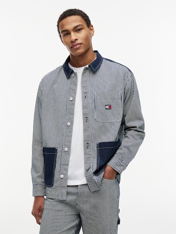 Tommy Jeans Демисезонная куртка в Синий: спереди