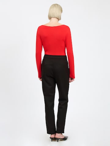 Influencer Tapered Pants in Black