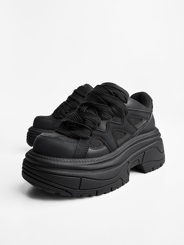 Sneaker bassa di Bershka in nero