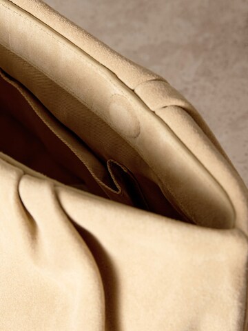 Next Clutch in Beige