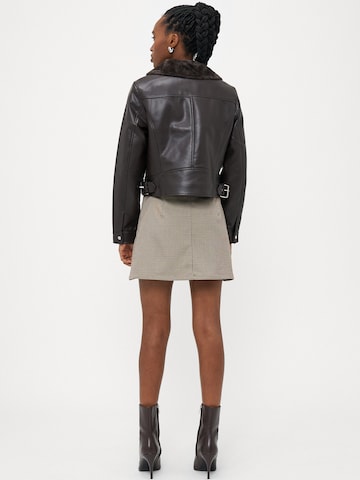Vero Moda Petite - Chaqueta de entretiempo 'VMHAILEY' en marrón