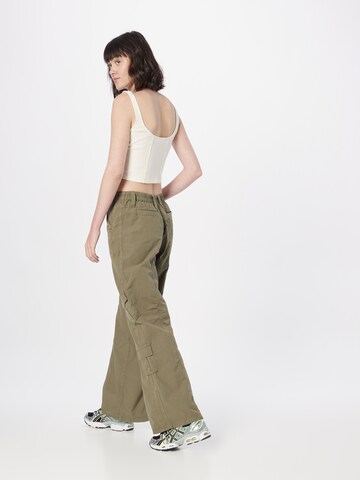 BDG Urban Outfitters Avar lõige Klapptaskutega püksid 'Summer', värv roheline