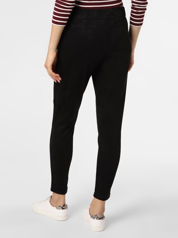 Marie Lund Slim fit Pleat-Front Pants in Black