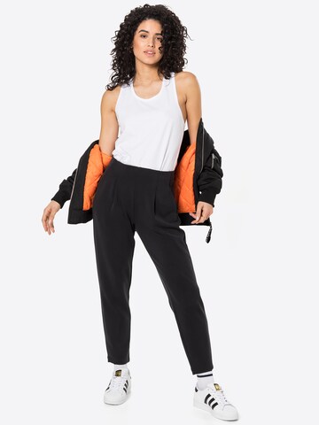 Loosefit Pantaloni de la Superdry pe negru