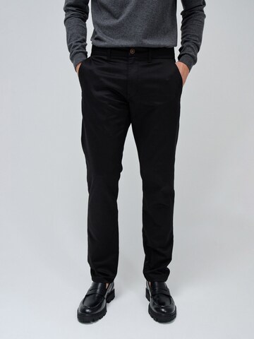 Coupe slim Pantalon chino Salsa Jeans en noir : devant