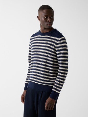 GUESS Sweater in Blue: front