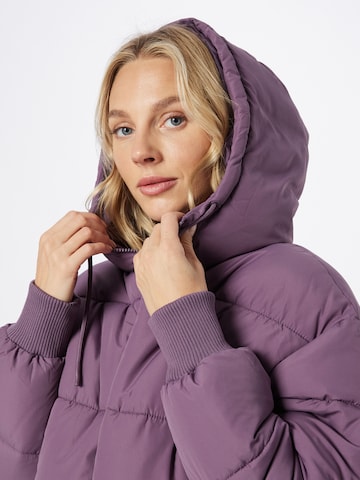 Monki - Casaco de inverno em roxo