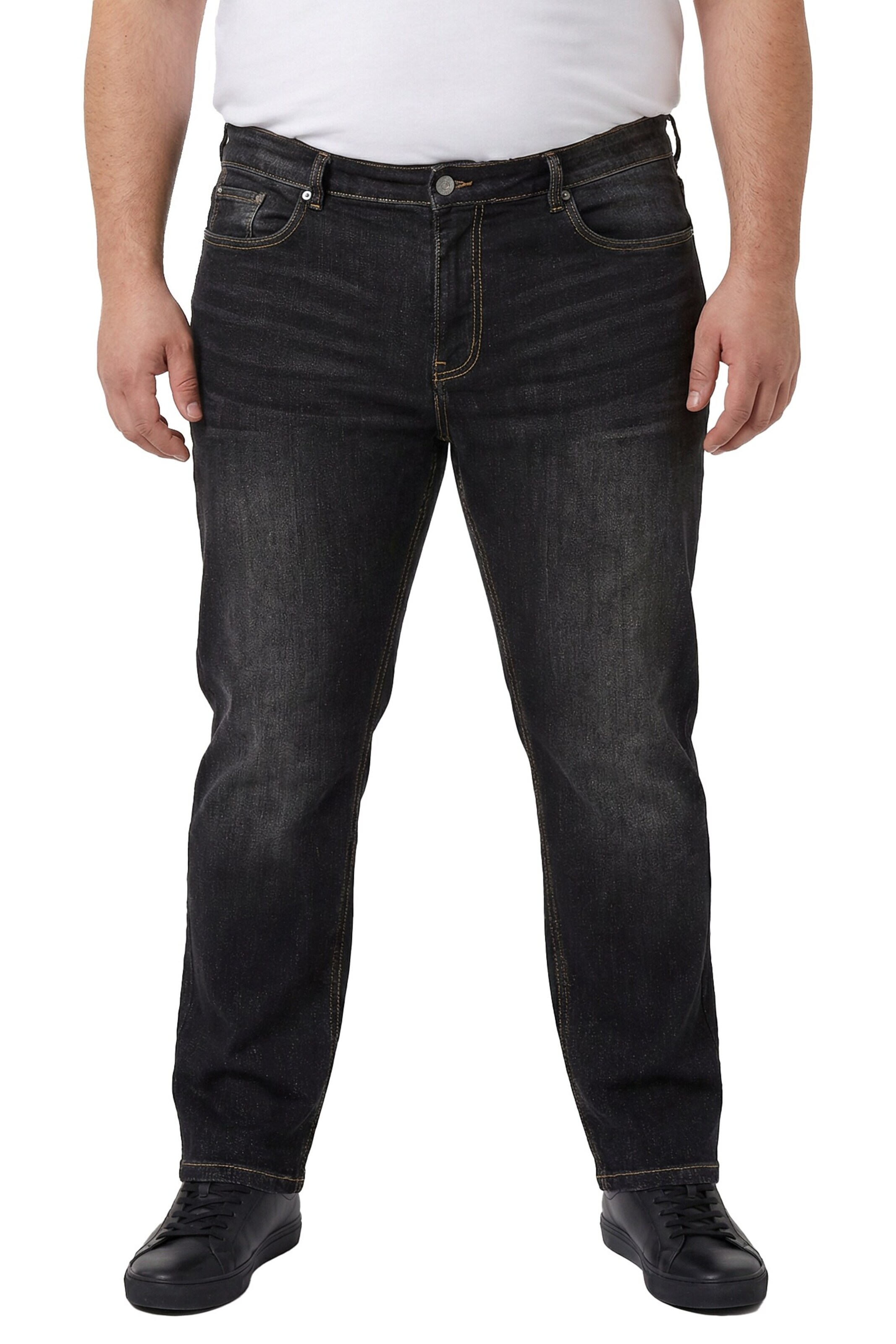 Men Plus Regular Jeans in Black: front