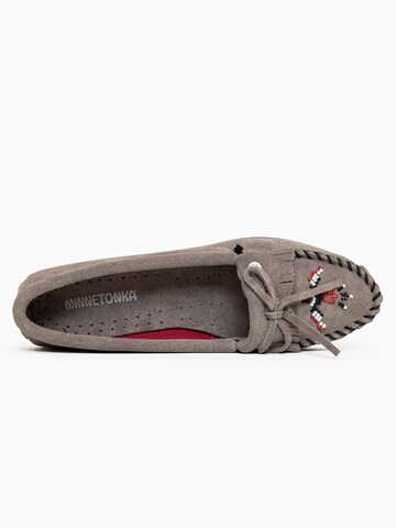 Mocassin 'Thunderbird' Minnetonka en gris