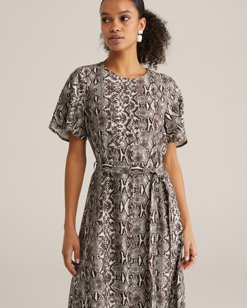 WE Fashion Šaty – hnědá