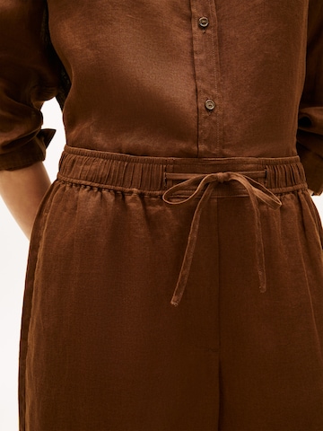 TOMMY HILFIGER Szeroka nogawka Spodnie 'ESS' w kolorze brązowy