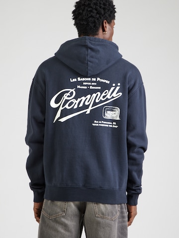 POMPEII Sweatshirt 'SABONS DE POMPEII' i blå: framsida