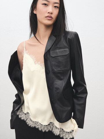 Top 'Tity' de la MANGO pe bej