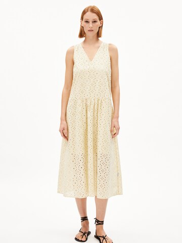 Robe ARMEDANGELS en jaune : devant