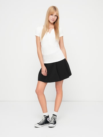 HOLLISTER Μπλουζάκι σε λευκό