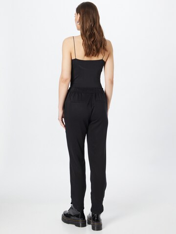 Effilé Pantalon chino COMMA en noir