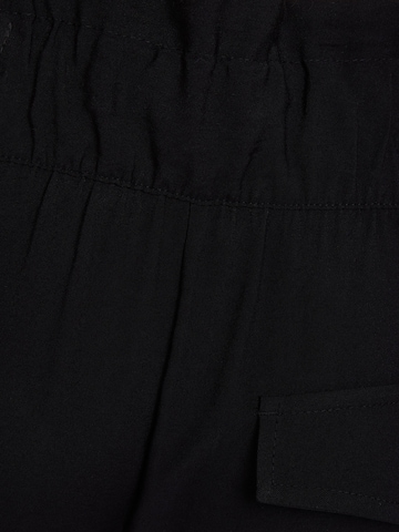 BershkaWide Leg/ Široke nogavice Hlače s naborima - crna boja