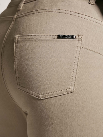 MADELEINE Tapered Jeans in Beige