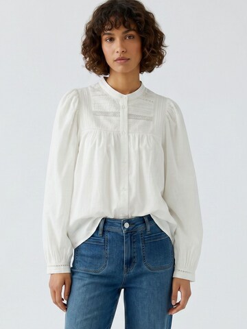 OUI Blouse in White: front