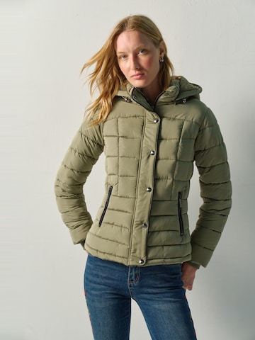 KOROSHI Between-Season Jacket in Green: front