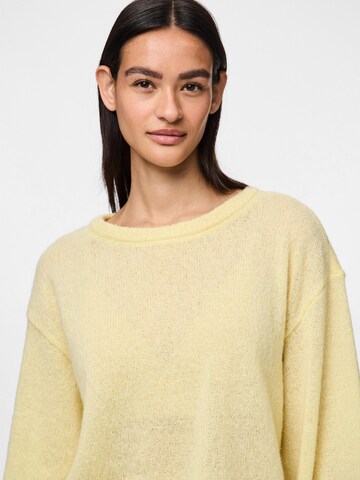 Pull-over 'IDA' PIECES en jaune