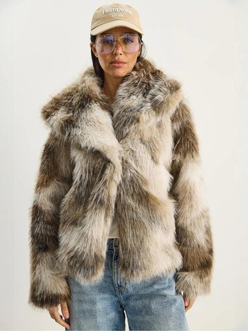 Bianco Lucci Tussenmantel in Bruin: voorkant