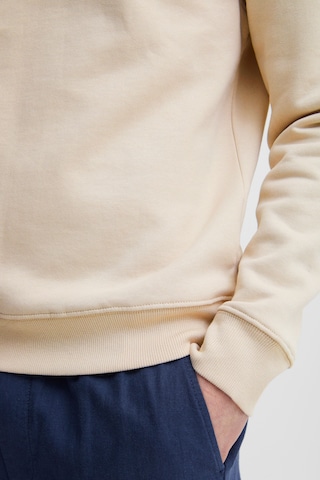 Casual Friday Sweatshirt in Beige