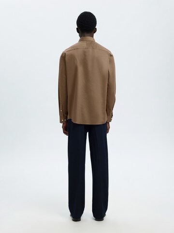 SELECTED Slim Fit Hemd in Braun