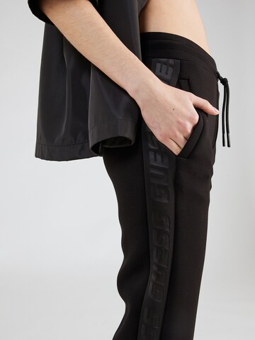 GUESS Normalny krój Spodnie 'BRENDA' w kolorze czarny