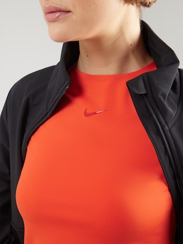 NIKE Функциональная футболка в Красный
