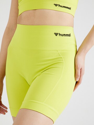 Hummel Skinny Sportshorts 'Tif' in Grün