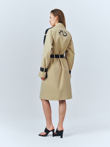 MB by Marta Buzolic Tussenmantel in Beige