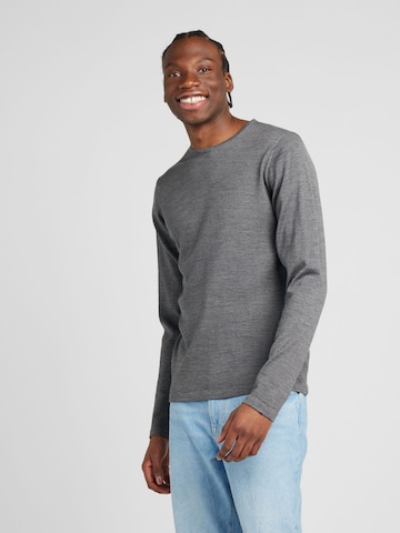 Coupe regular Pull-over Casual Friday en gris : devant