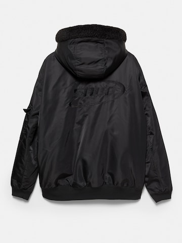 Pull&Bear Prehodna jakna | črna barva