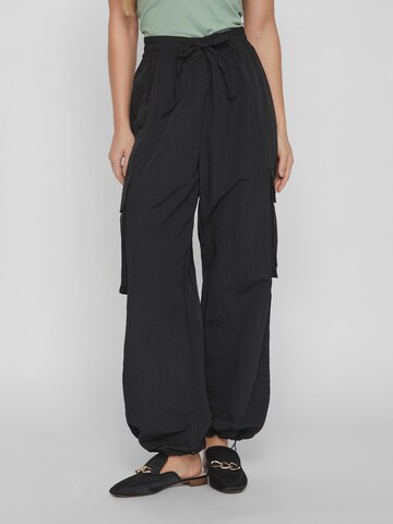 VILA Tapered Trousers 'POCKY' in Black: front
