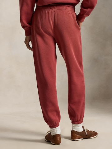 Polo Ralph Lauren Дънки Tapered Leg Панталон в червено