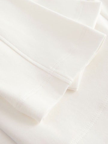 Tricou de la Next pe alb