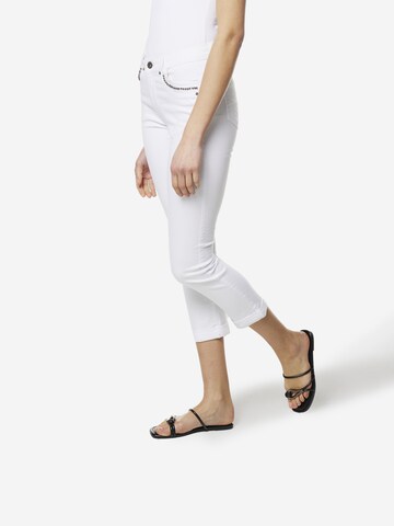 Coupe slim Jean KOROSHI en blanc