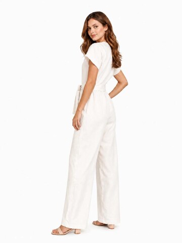 BIBI SAKALIEVA - Jumpsuit 'Cloud White Wide-Leg Jumpsuit with Belt' en blanco
