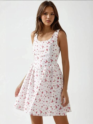 Hiccup - Vestido em branco