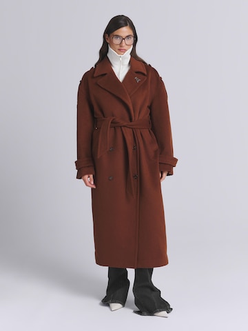 AEMMI Between-seasons coat in Brown