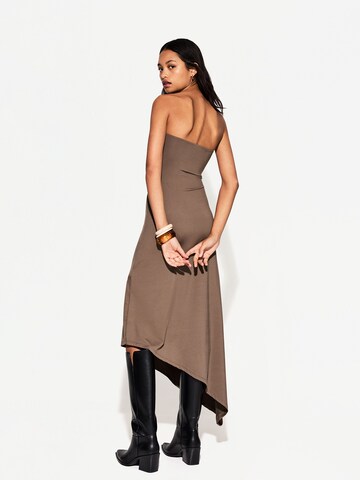 Bershka Obleka | rjava barva