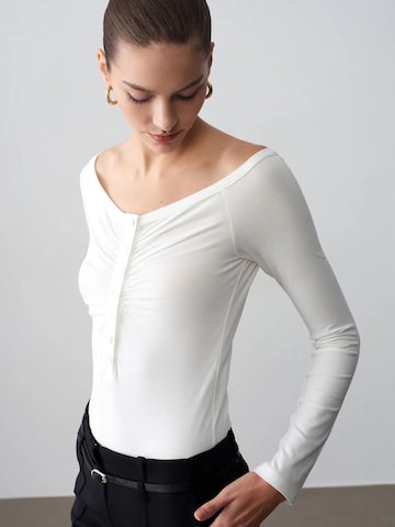 Shirtbody 'Blusen' Dilvin en blanc : devant