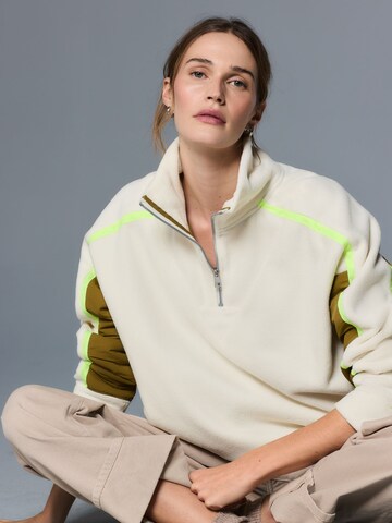 Next Pulóver - bézs