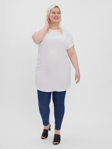 Vero Moda Curve - Camiseta 'Bicca' en blanco