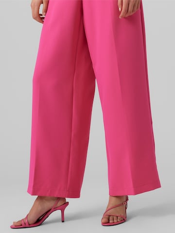 Wide leg Pantaloni cu dungă de la VERO MODA pe roz