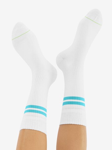 Chaussettes 'TENNIS TYPE 4P' CHEERIO* en blanc : devant