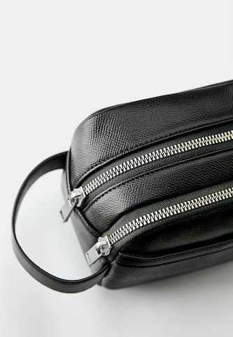 Pull&Bear Toiletry bag in Black